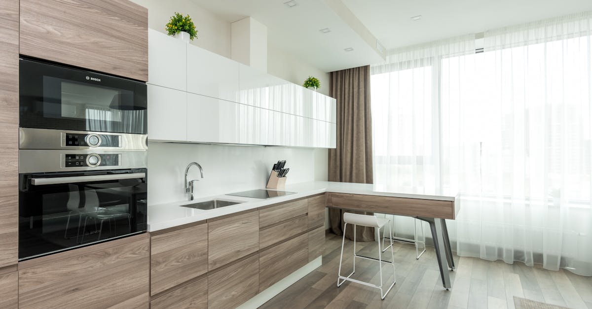 Balancing Simplicity and Style in Modern Kitchen Cabinetry
